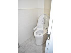 2階事務所専用のトイレは男性用と女性用に分かれています。